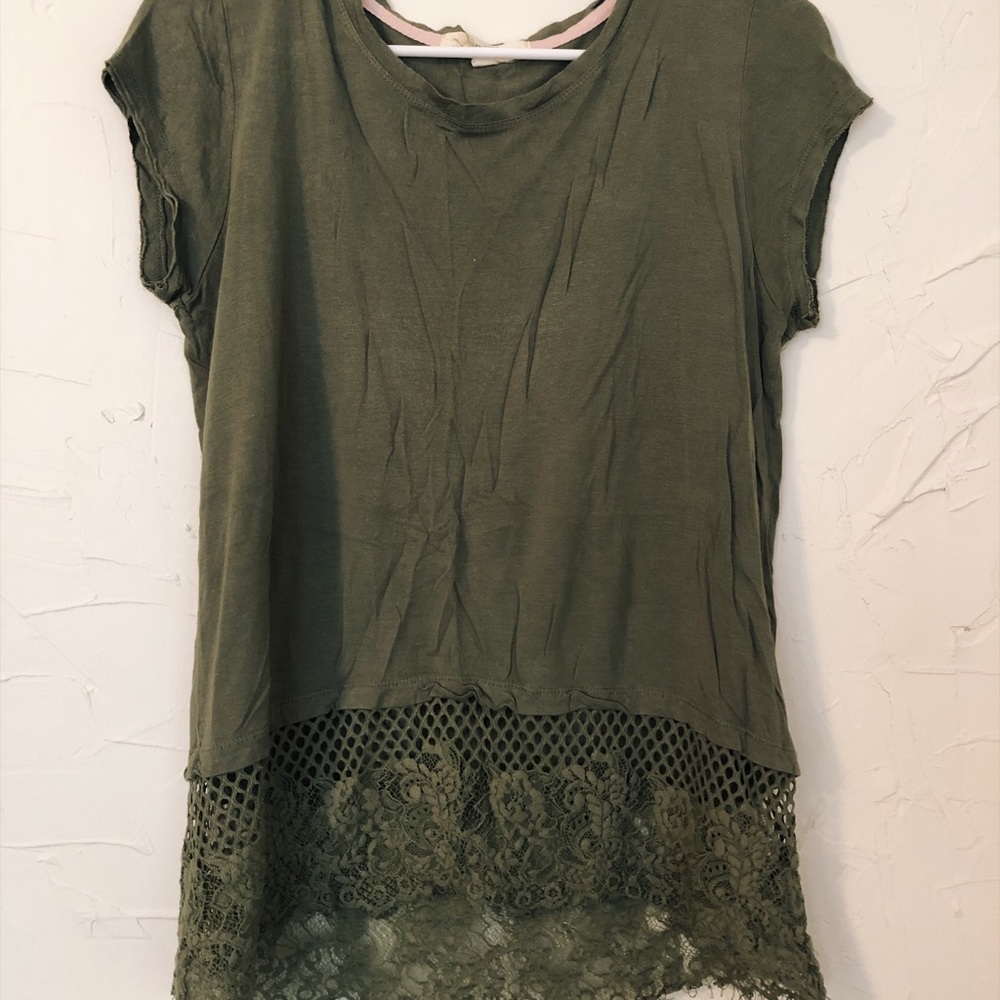 REWIND | short sleeve green tee with lace hem